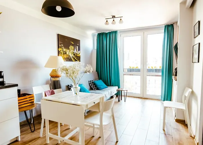 Bright 14Th Floor Central Home With Balcony & Views