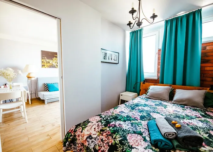 Bright 14Th Floor Central Home With Balcony & Views