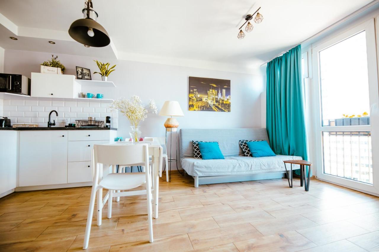 Bright 14th Floor With Balcony & Views