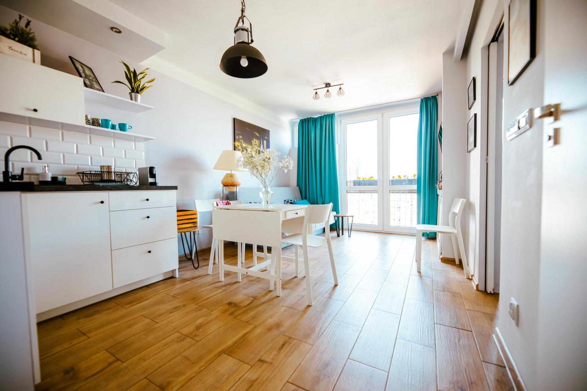 Apartment Bright 14th Floor With Balcony & Views