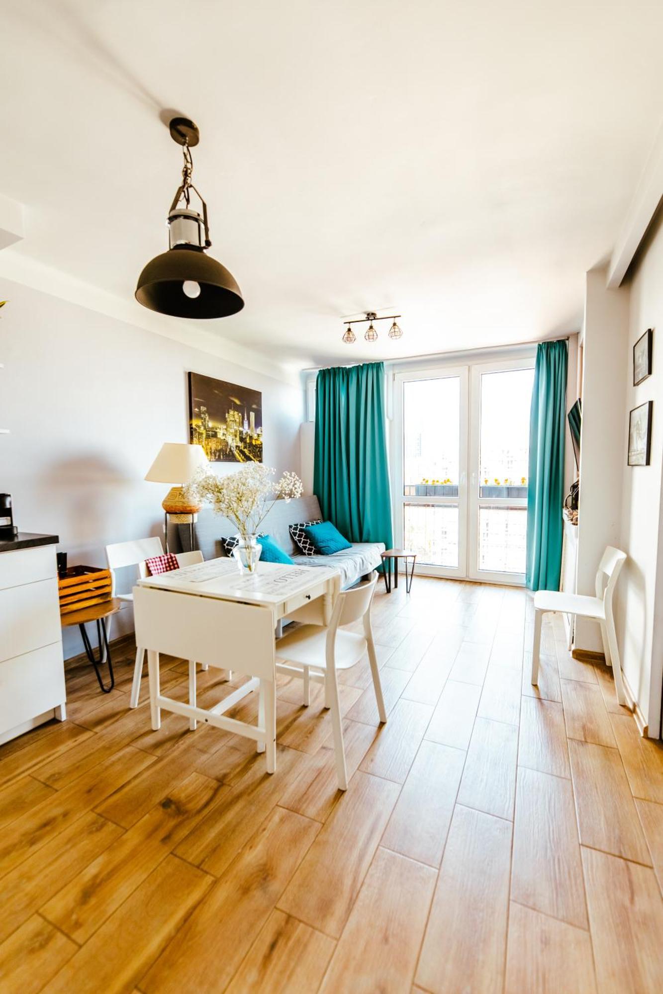 Bright 14th Floor With Balcony & Views *
