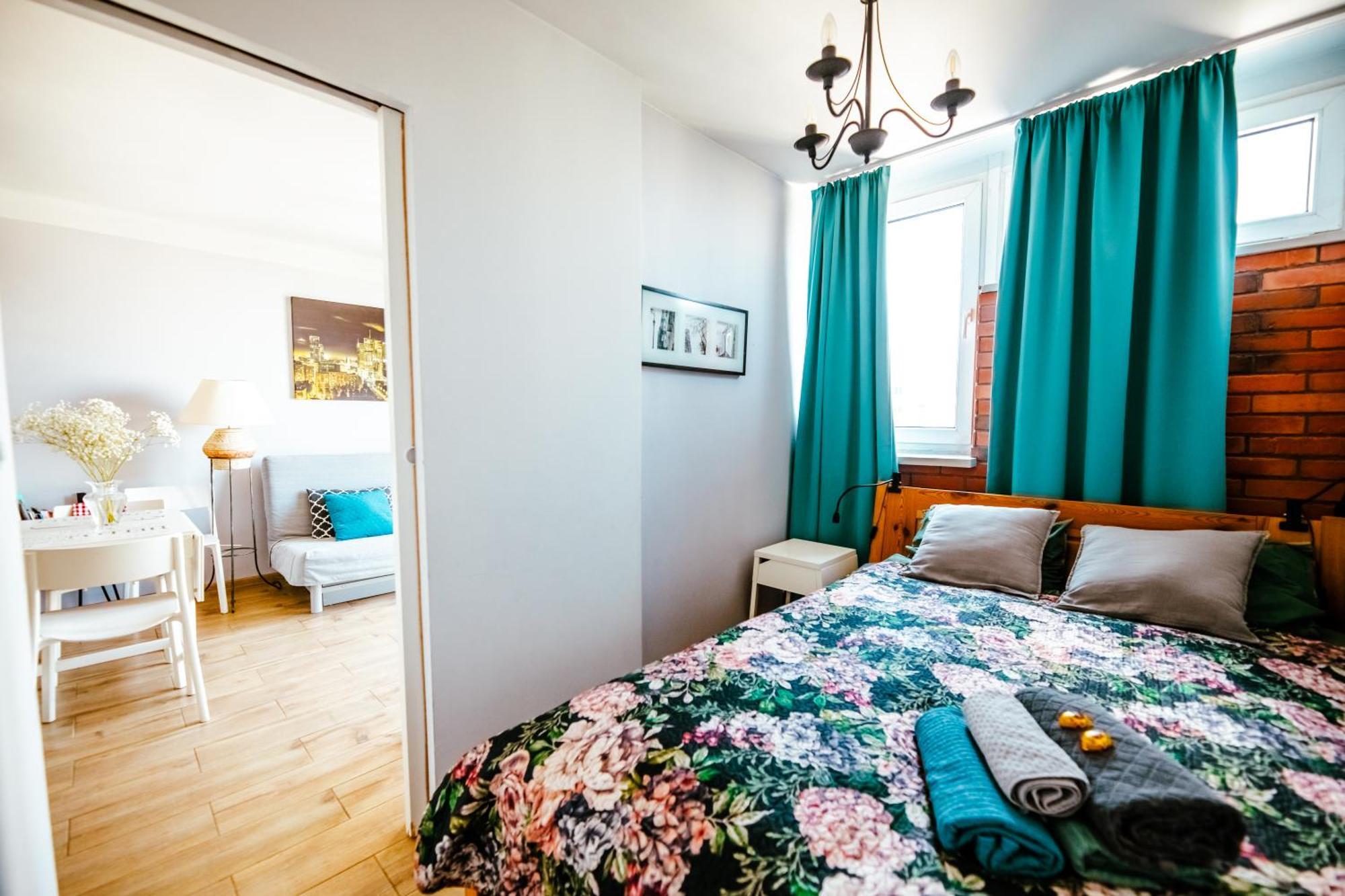 Bright 14th Floor With Balcony & Views