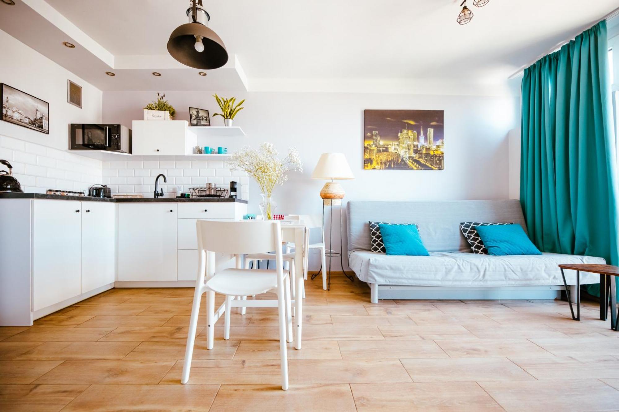 Bright 14th Floor With Balcony & Views *