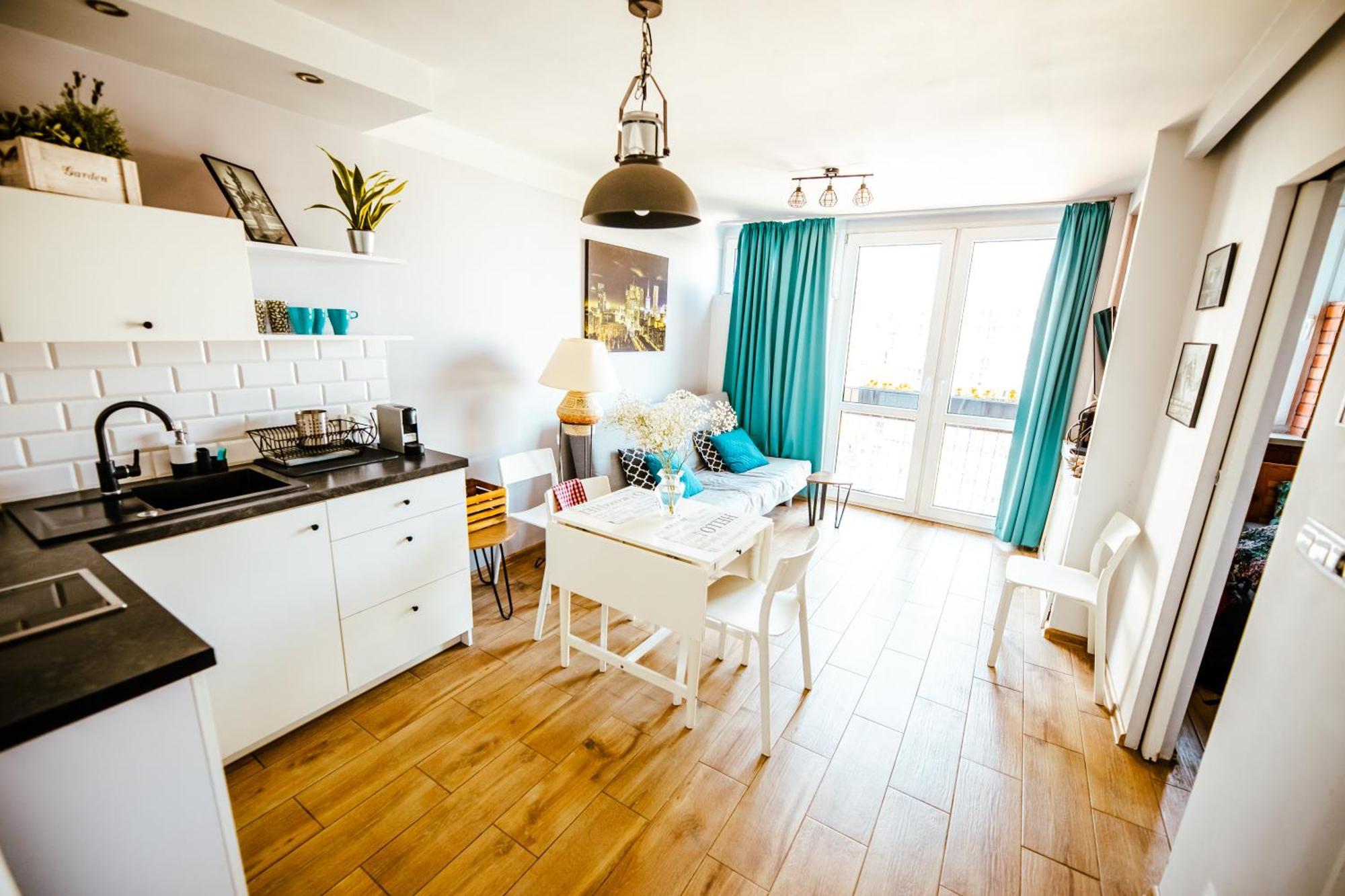 Bright 14th Floor With Balcony & Views Apartment Warsaw