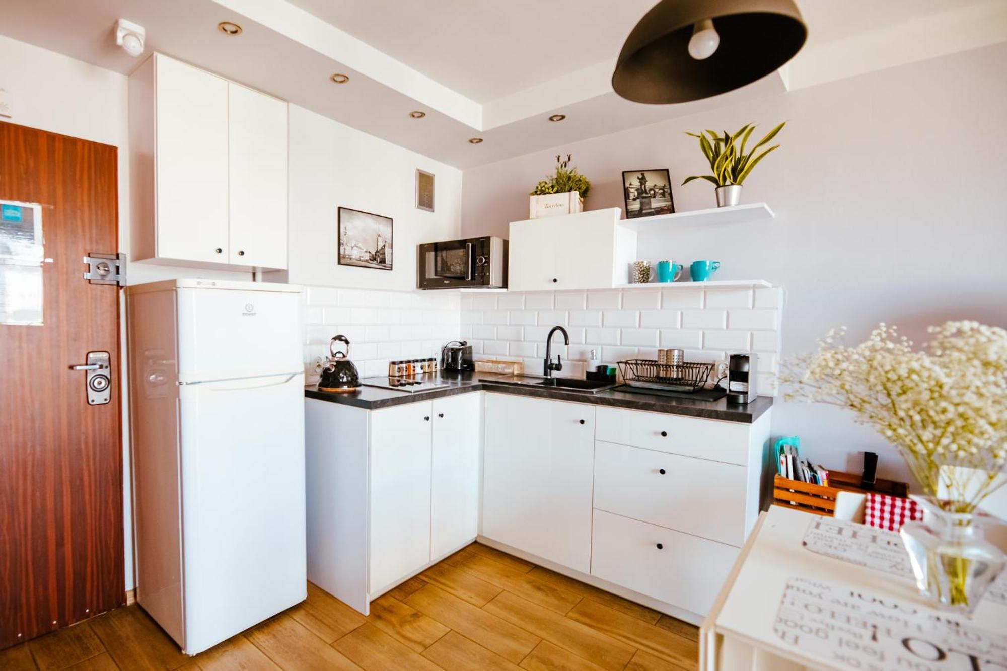 Bright 14th Floor With Balcony & Views Apartment
