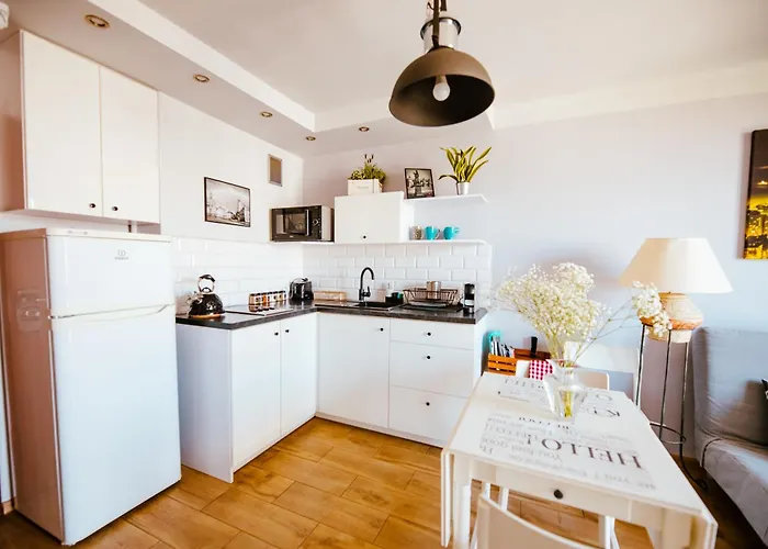Bright 14Th Floor Central Home With Balcony & Views