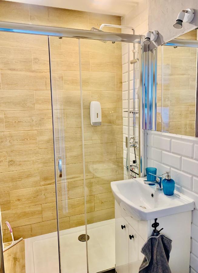 Bright 14th Floor With Balcony & Views Leilighet Warszawa